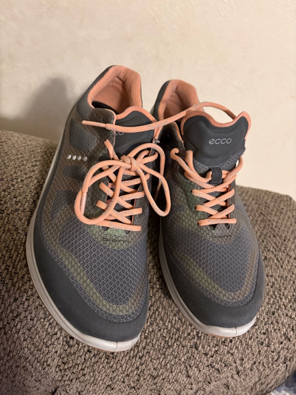 Women's 7 psz 38 ECCO BIOM Fjuel
Shoes Sneakers Lace-Up Gray Green
Mesh Suede